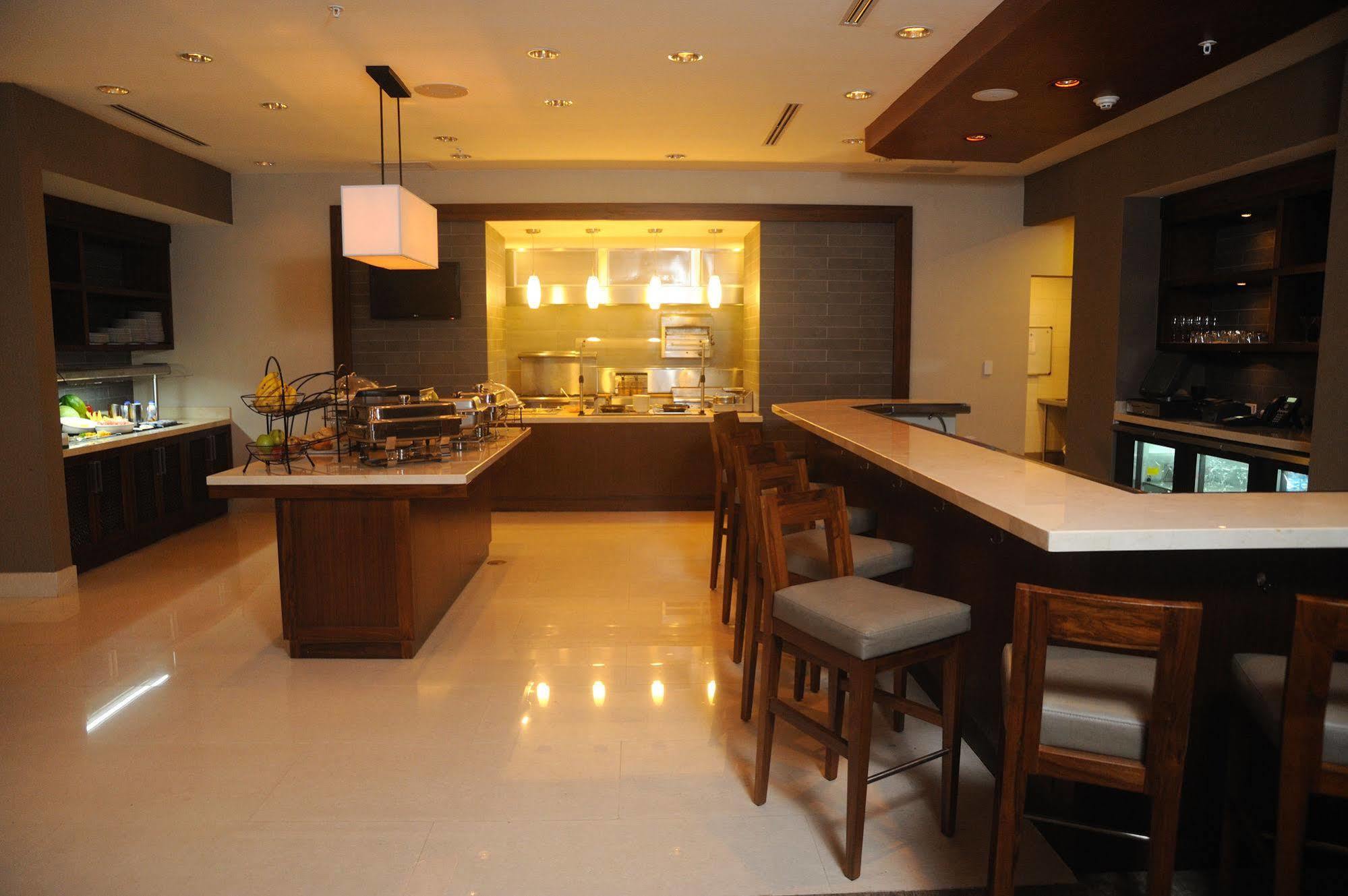 Hilton Garden Inn Panama City Downtown, Panama Exterior photo